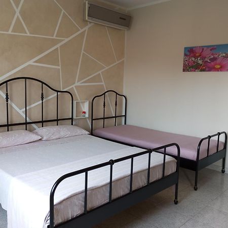 Casa Vacanze Il Fiore Di Loto Apartman Zibido San Giacomo Kültér fotó